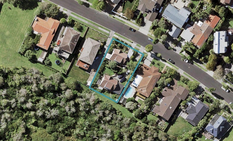 2/7 Curacao Place, Half Moon Bay, Auckland - Carousel 1