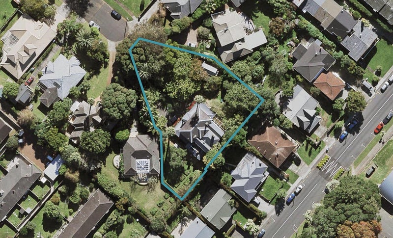 9 Oakfield Avenue, Mount Albert, Auckland - Carousel 1