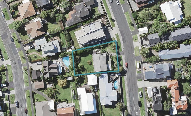 1 Hamana Street, Narrow Neck, Auckland - Carousel 1