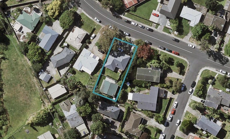 28 Totaravale Drive, Totara Vale, Auckland - Carousel 1