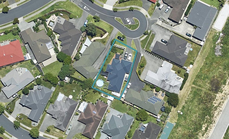 10 Lochay Place, Pyes Pa, Tauranga - Carousel 1