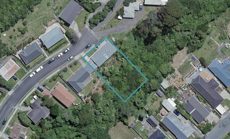 14 Westra View, Tawa, Wellington - Carousel 1