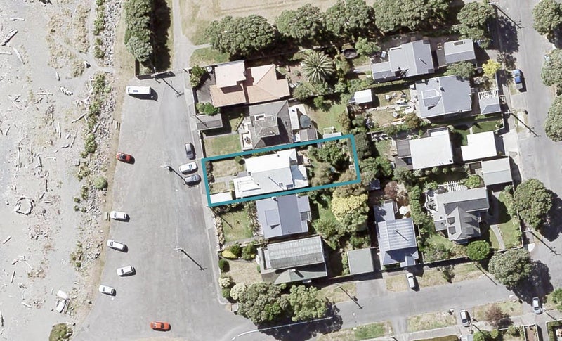 24 Maire Street, Eastbourne, Lower Hutt - Carousel 1
