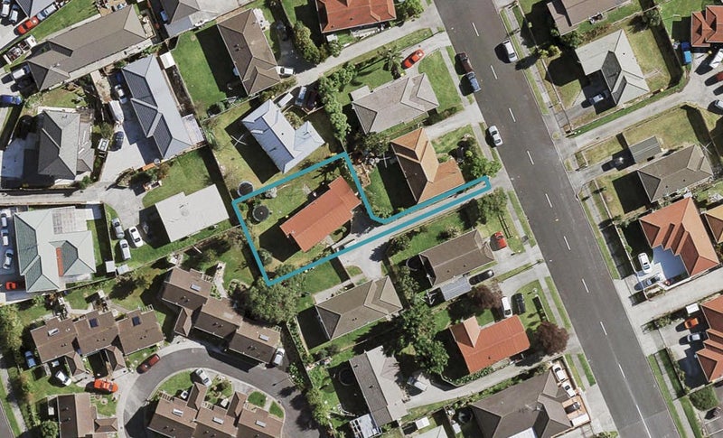 16 Robert Skelton Place, Clendon Park, Auckland - Carousel 1