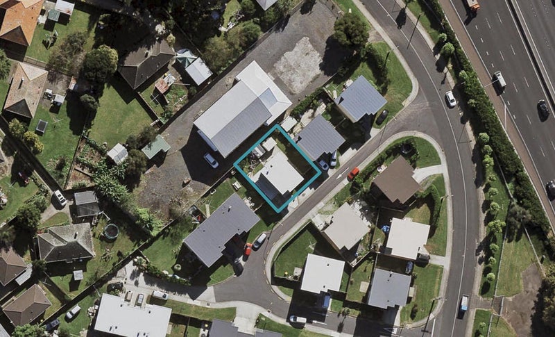 18 Clarrie Wills Way, Otara, Auckland - Carousel 1
