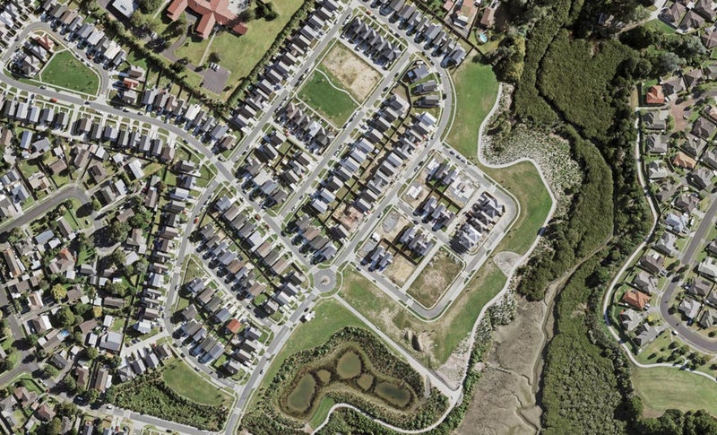 8 Ipukarea Street, Weymouth, Auckland - Carousel 1
