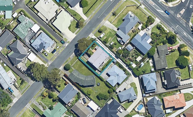 8 Regent Street, Brookfield, Tauranga - Carousel 1