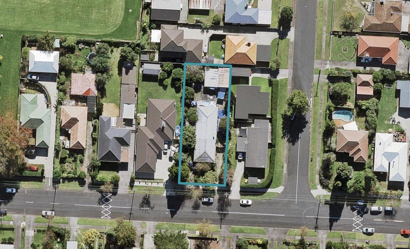 9 Yeovil Road, Te Atatu Peninsula, Auckland - Carousel 1