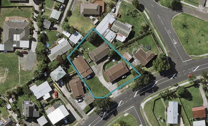 2/22 Aspiring Avenue, Clover Park, Auckland - Carousel 1
