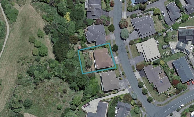 7 Ellwood Place, Churton Park, Wellington - Carousel 1