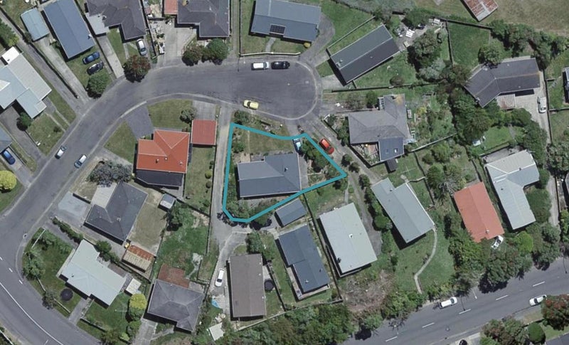 14 Loasby Crescent, Newlands, Wellington - Carousel 1