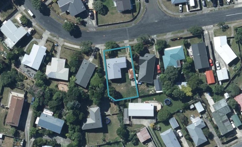 11 Beaumaris Crescent, Ascot Park, Porirua - Carousel 1