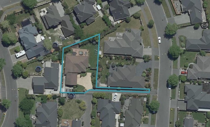 8 Coolspring Way, Redwood, Christchurch - Carousel 1