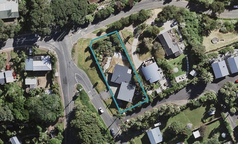 2 Bay Road, Ostend, Waiheke Island - Carousel 1