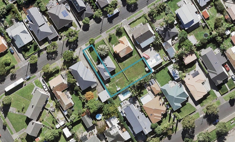 22D Humariri Street, Point Chevalier, Auckland - Carousel 1