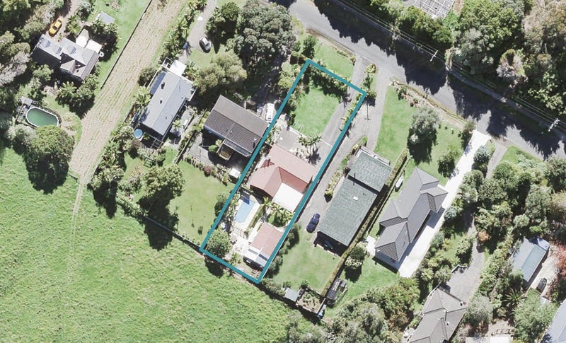 13 Grassmere Road, Henderson Valley, Auckland - Carousel 1