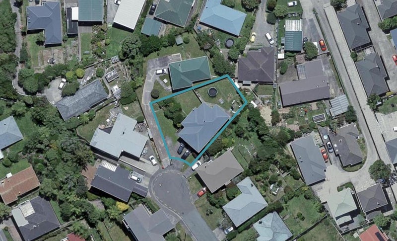 30 Longcroft Terrace, Newlands, Wellington - Carousel 1
