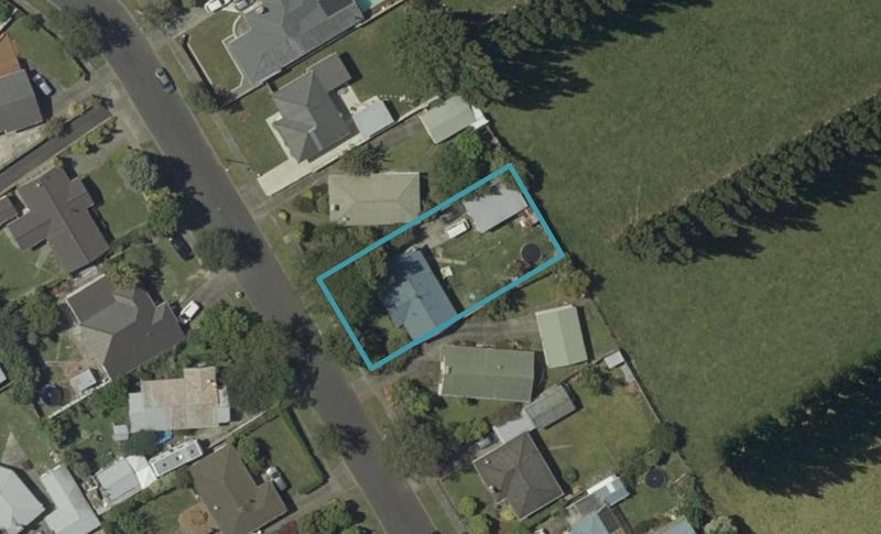 45 Ruamahanga Crescent, Terrace End, Palmerston North - Carousel 1