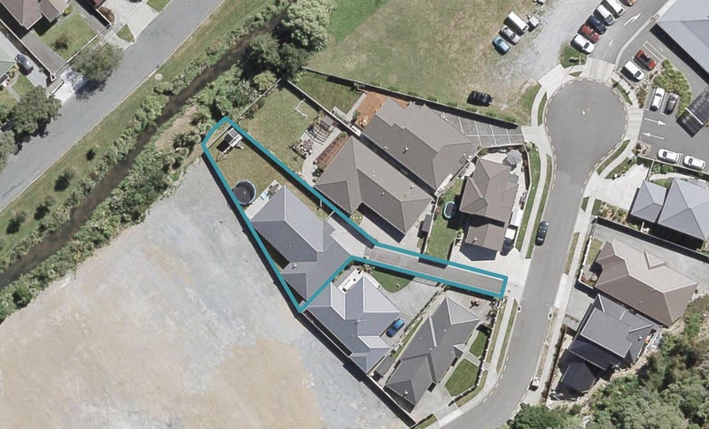19 Laura Fergusson Grove, Fairfield, Lower Hutt - Carousel 1
