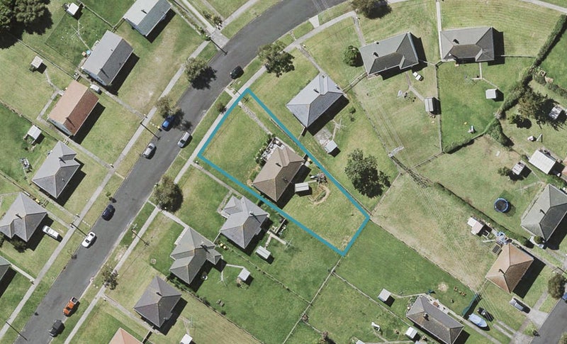 8 Hillary Crescent, Belmont, Auckland - Carousel 1