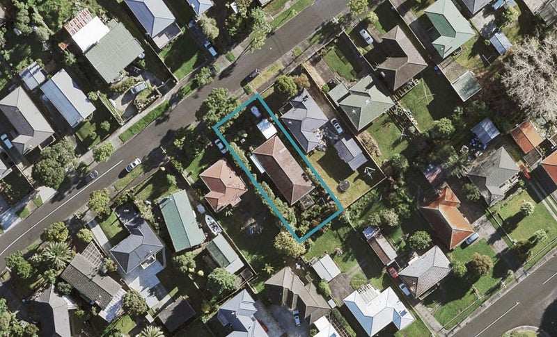 72 Rosamund Avenue, New Windsor, Auckland - Carousel 1
