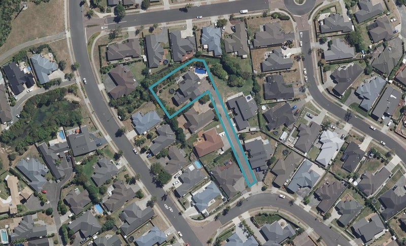 9 Compton Grove, Huntington, Hamilton - Carousel 1