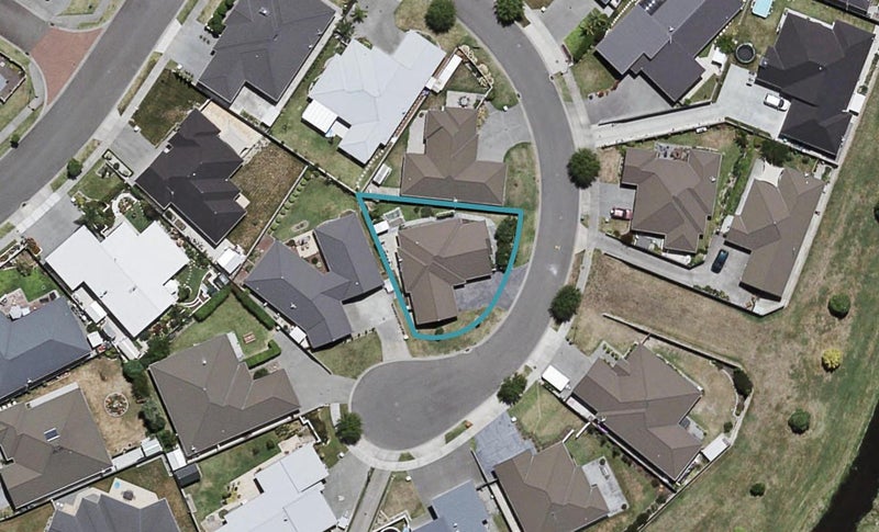 8 Milford Place, Poraiti, Napier - Carousel 1