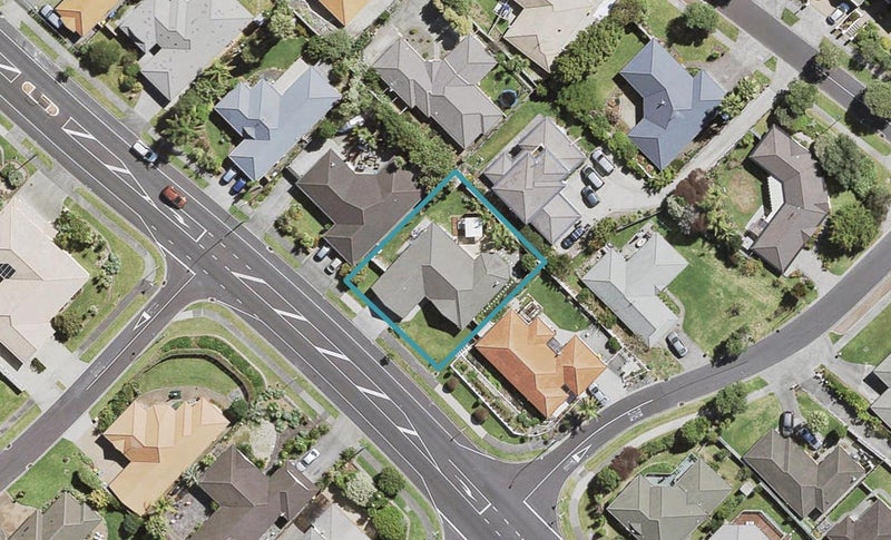 7 Summerland Drive, Henderson, Auckland - Carousel 1