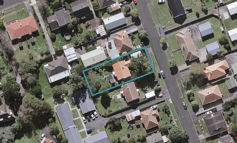 8 List Street, Welbourn, New Plymouth - Carousel 1