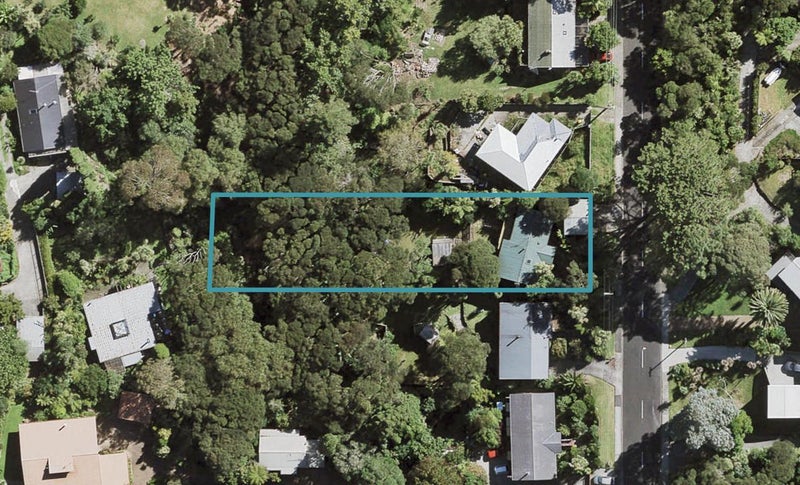 38 Woodfern Crescent, Titirangi, Auckland - Carousel 1