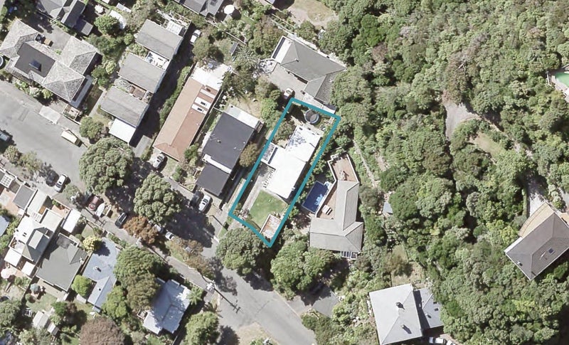 11 Kowhai Street, Eastbourne, Lower Hutt - Carousel 1
