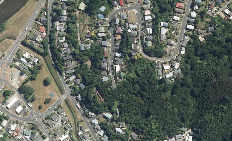 19 Castle Crescent, Stokes Valley, Lower Hutt - Carousel 1