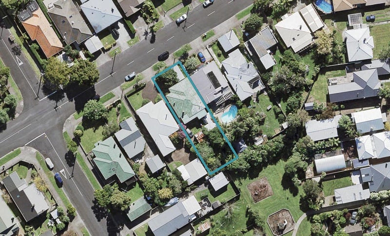 37 Tui Street, Point Chevalier, Auckland - Carousel 1