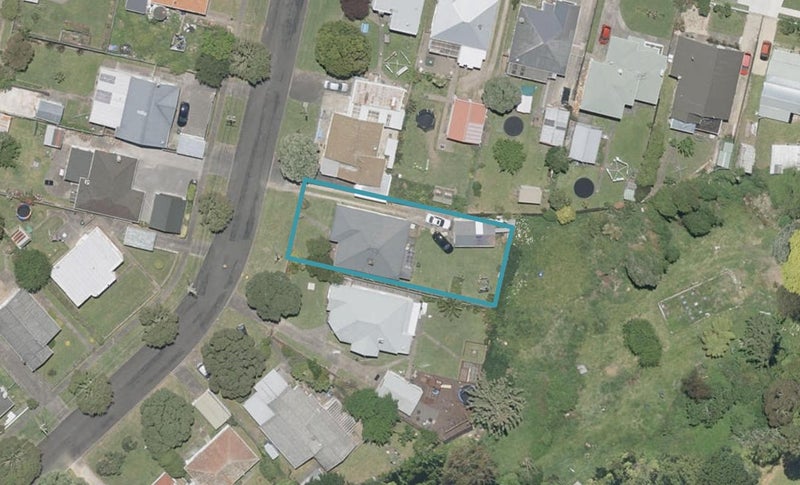36 Hutchison Crescent, Durie Hill, Whanganui - Carousel 1