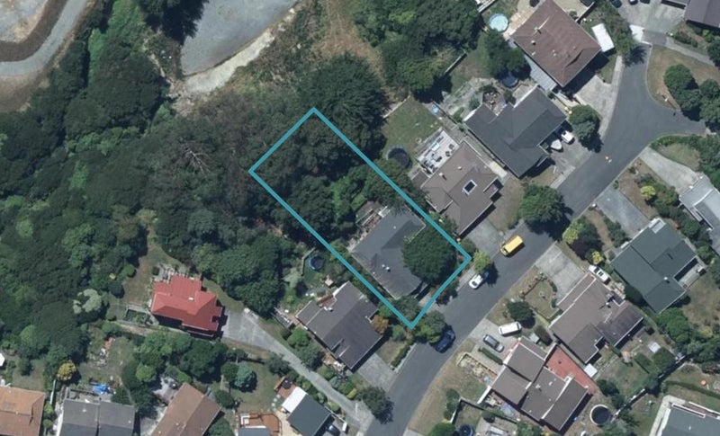 7 Picketboat Lane, Whitby, Porirua - Carousel 1