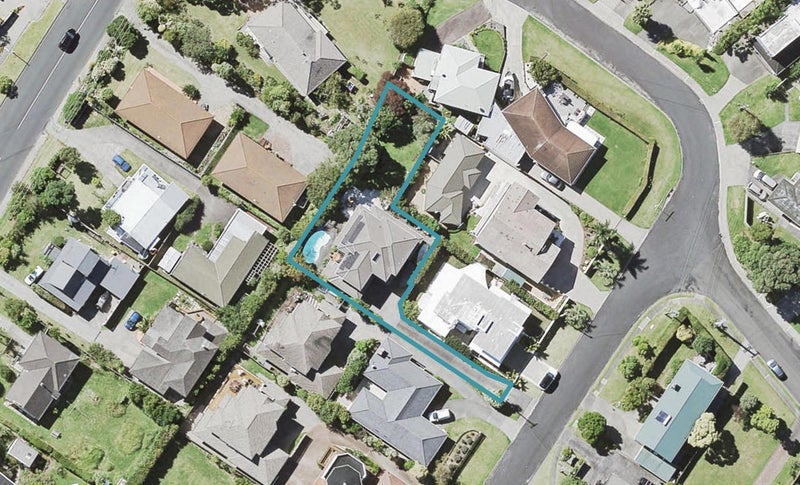 16A Folkestone Street, Murrays Bay, Auckland - Carousel 1