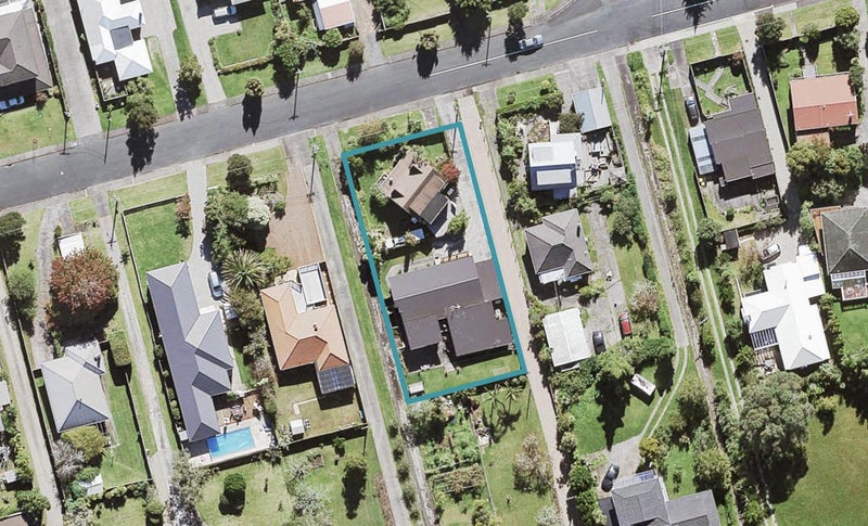 1/26 Cliff View Drive, Green Bay, Auckland - Carousel 1