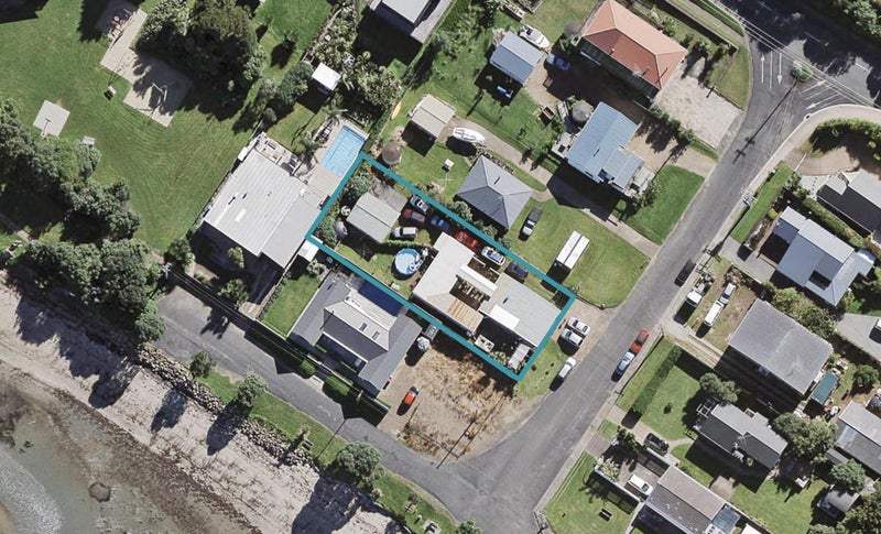 8 Blake Street, Surfdale, Waiheke Island - Carousel 1