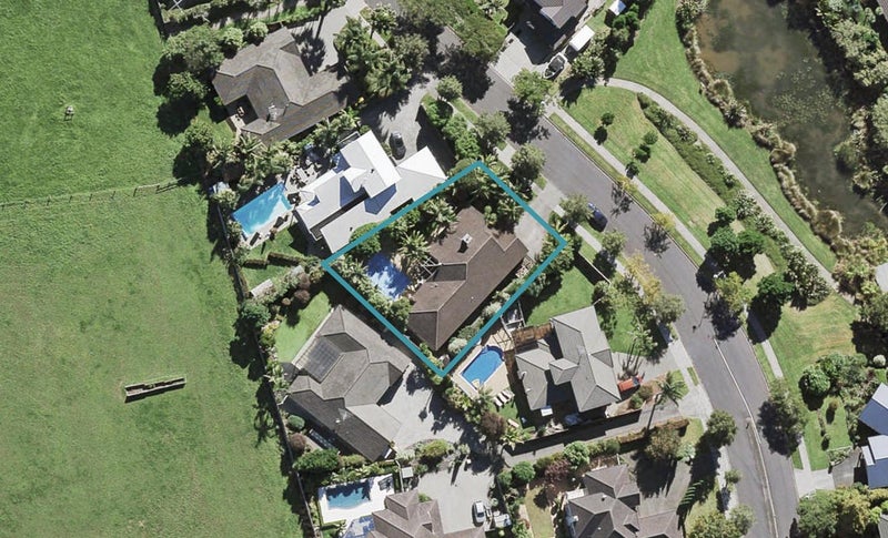70 Te Wharau Drive, Greenhithe, Auckland - Carousel 1