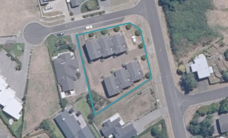 2/15 Tremaine Avenue, Two Mile Bay, Taupo - Carousel 1