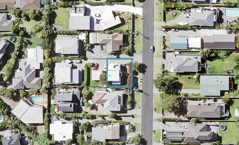 12 Rothesay Bay Road, Rothesay Bay, Auckland - Carousel 1