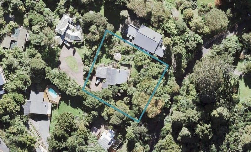 8 Tui Crescent, Waiatarua, Auckland - Carousel 1