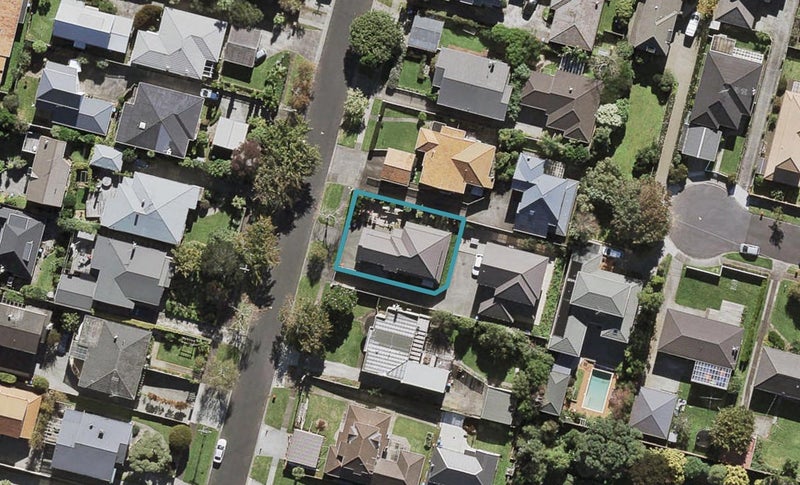 12 Peet Avenue, Royal Oak, Auckland - Carousel 1