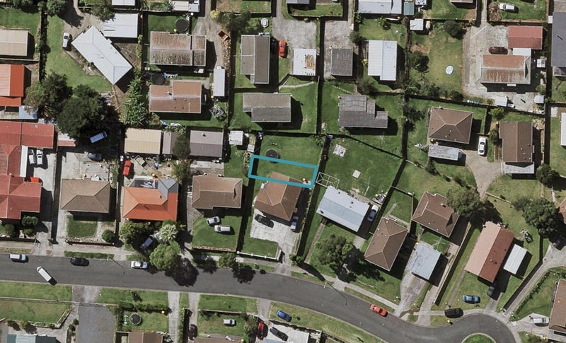 12D Caserta Place, Clover Park, Auckland - Carousel 1