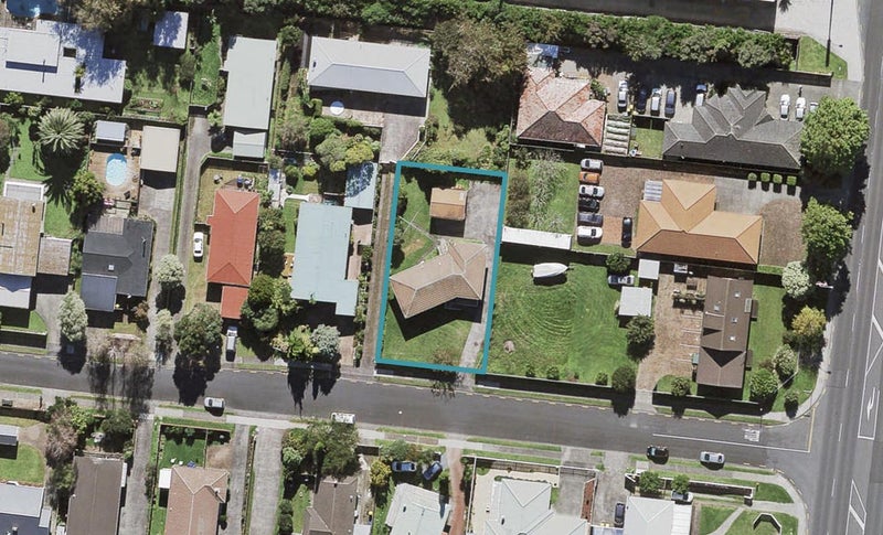 4 Poinsettia Place, Henderson, Auckland - Carousel 1