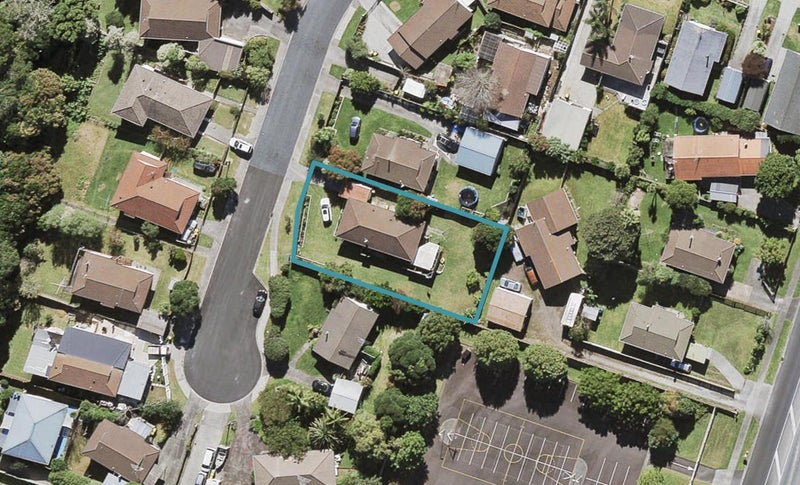 14 Katrina Place, Massey, Auckland - Carousel 1