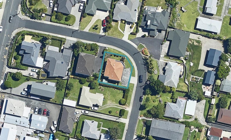 5B Pine Avenue, Otumoetai, Tauranga - Carousel 1