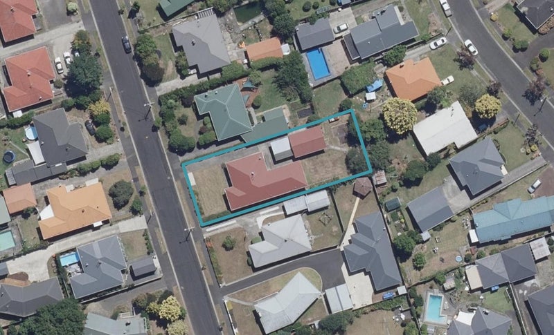 61 Fenwick Crescent, Hillcrest, Hamilton - Carousel 1