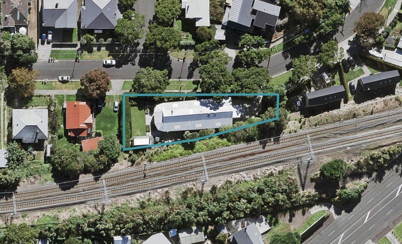 8 Malvern Road, Morningside, Auckland - Carousel 1