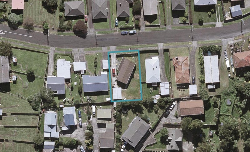 12 Banks Street, Marfell, New Plymouth - Carousel 1
